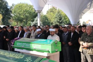 kayseri-incesuda-kazada-olen-3-kisi-erkilet-bulbulpinari-mezarliginda-defnedildi-rtPZMmiw